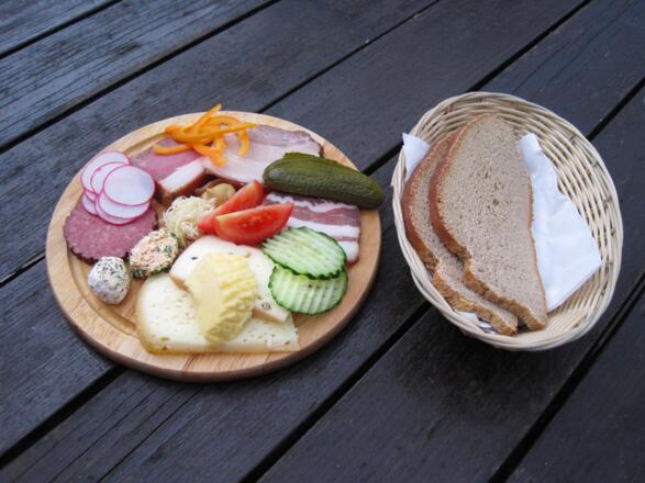 Brettljause auf der Rettenegghütte