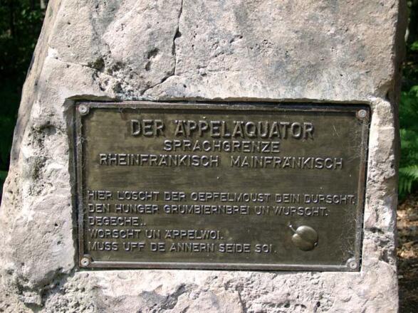 Tafel am &quot;Äppeläquator&quot;