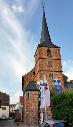 In der ehemaligen St. Wolfgangskirche befindet sich das Schifffahrtsmuseum.