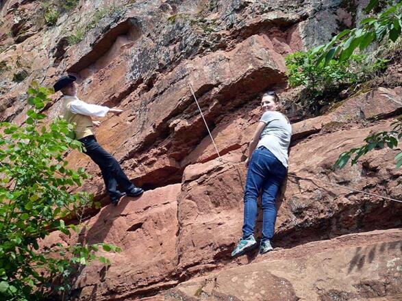 Ein Kletterpfad lockt Mutige.