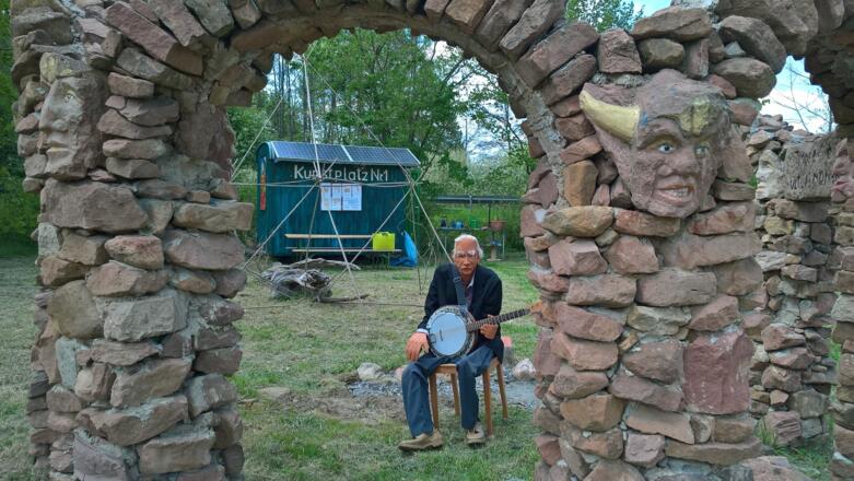 Holzfigur bei Hainstadt