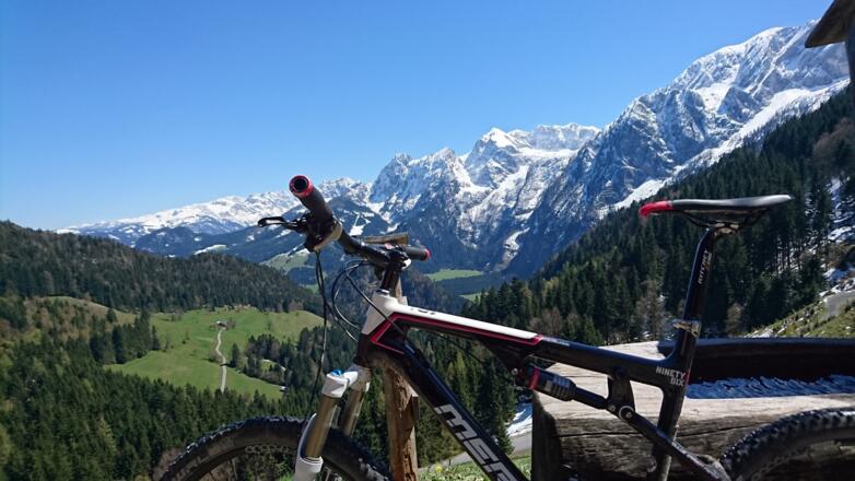 Rocheralm mit Blick auf Tennengebirge und Dachstein