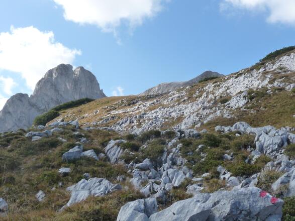 Erster Blick in Richtung Riffl und Hochkarfelderkopf