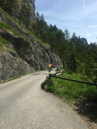 Radweg entlang der Strubklamm
