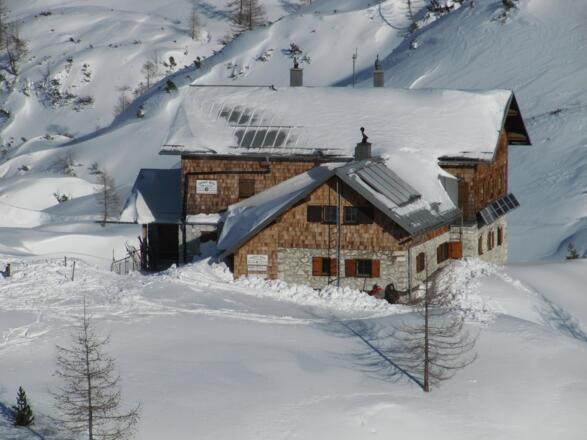 Nochmals: die bestens ausgestattete Laufener Hütte
