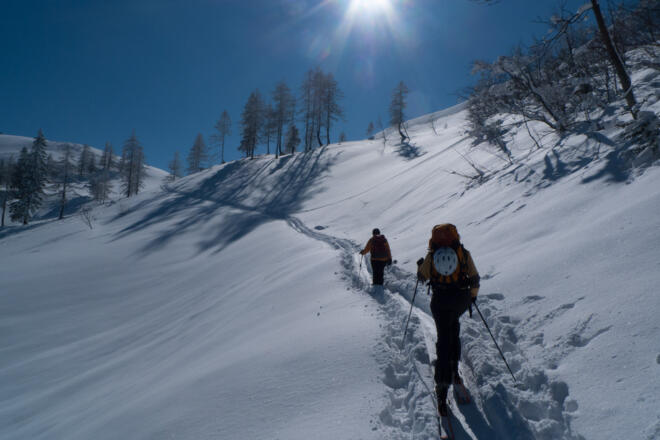 Querung eines Lawinenstriches (NO-Steilhänge des Gennerhorns), Vorsicht nach starken Neuschneefällen
