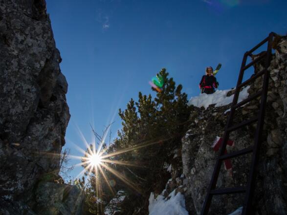 Sehr exponiert erreicht man die Leiter auf dem Weg zum Gruberhorn.