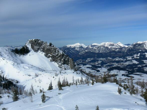 rechts Kleiner Traunstein, dahinter Trattberg bis Gennerhorn