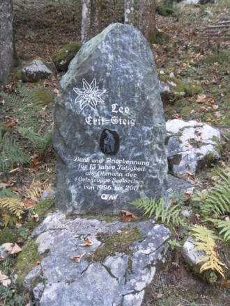 Gedenkstein bei der Roßberghütte