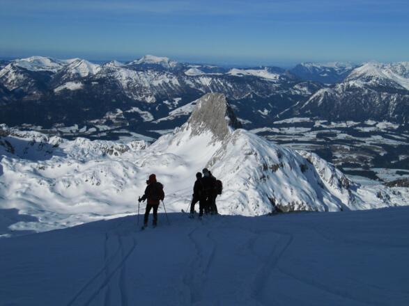 Mittig der markante Grieskogel, dahinter das Lammertal
