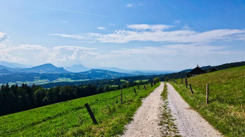 Blick Richtung Salzburg mit Staufen und Gaisberg