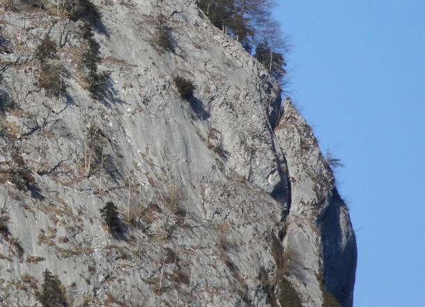 Der untere Kletterer befindet sich beim Spreizschritt in der vorletzten Seillänge.