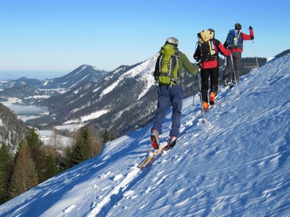 links unter dem Nebel der Hintersee