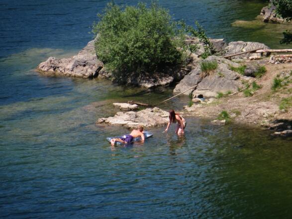 schöne Badeplätze am Schwarzensee
