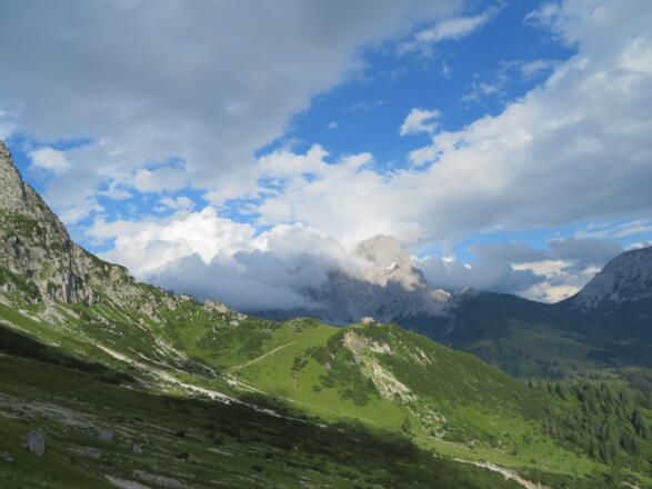 Die Hofpürglhütte in Sichtweite