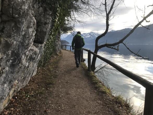 Wanderweg entlang des Wolfgangsees 