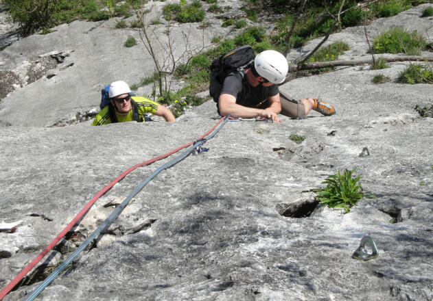 Die Platte der 3.Seillänge von oben gesehen.