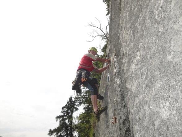 Steil und griffarm ist die 5. Seillänge - allerdings auch problemlos A0 möglich.