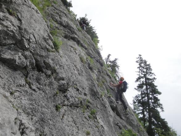 Die letzten 2.Seillängen werden über die Route Äskulap geklettert.