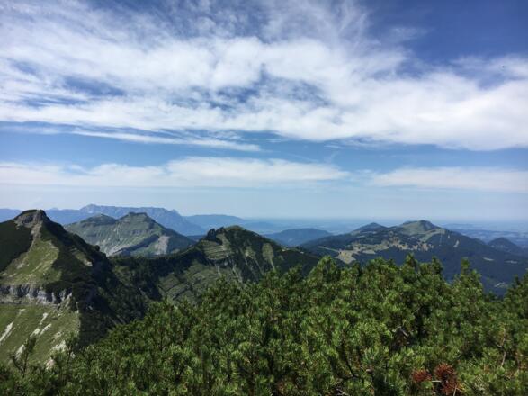 Bildmitte: Regenspitz; links davon das Gruberhorn und im Hintergrund der Schmittenstein