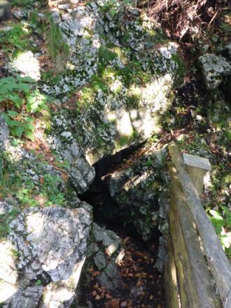 Eingang zur Höhle