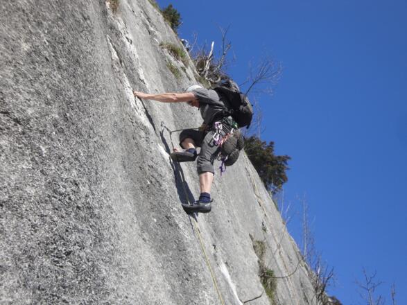 In der schönen Platte der 5. Seillänge (30.3.2014)