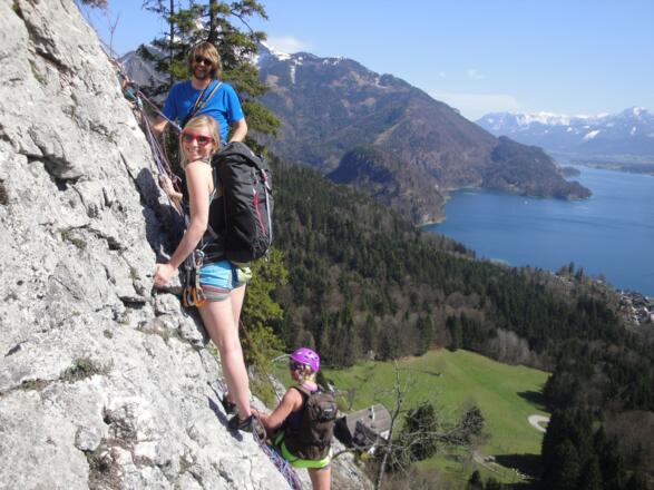 Diese Dreierseilschaft hat fast schon den Ausstieg erreicht (30.3.2014).