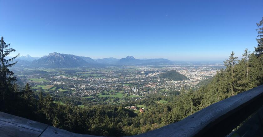 Salzburg Panorama! Im Hintergrund der Untersberg das Lattengebirge und der Staufen 
