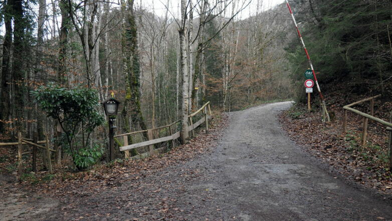 Schranken ~610m rechts