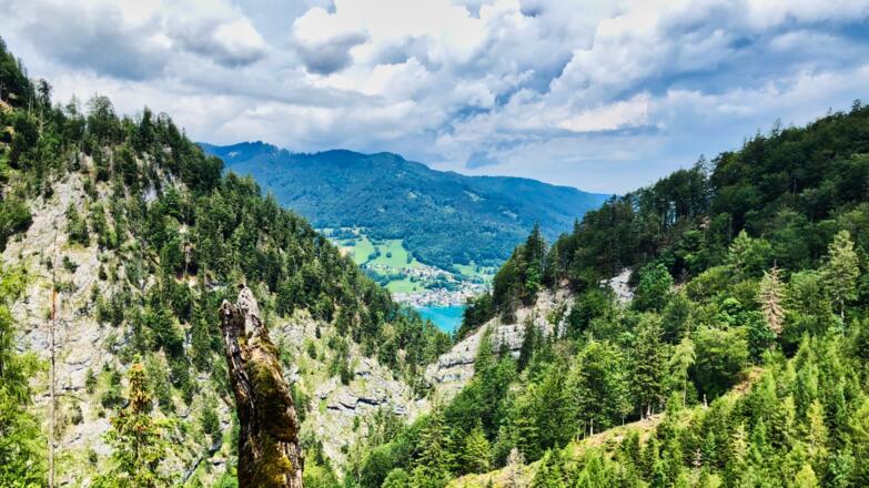 Blick nach Unterach am Attersee am Weg zur Eisenaualm