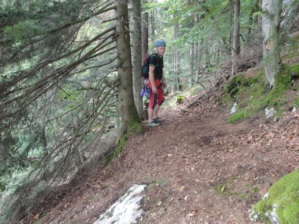 Beim Ausstieg auf einem anfangs schlecht sichtbaren Steig nach links.