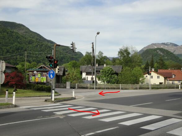 In Pfandl müssen wir zwei Mal die Straße überqueren.