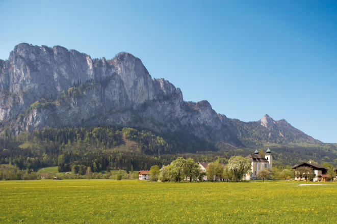 Kirche St. Lorenz mit Drachenwand und Schober