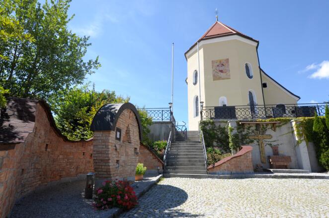 Pfarrkirche Moosdorf/ Friedensdenkmal