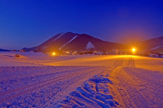 Nachtloipe mit Blick zum Lidaun