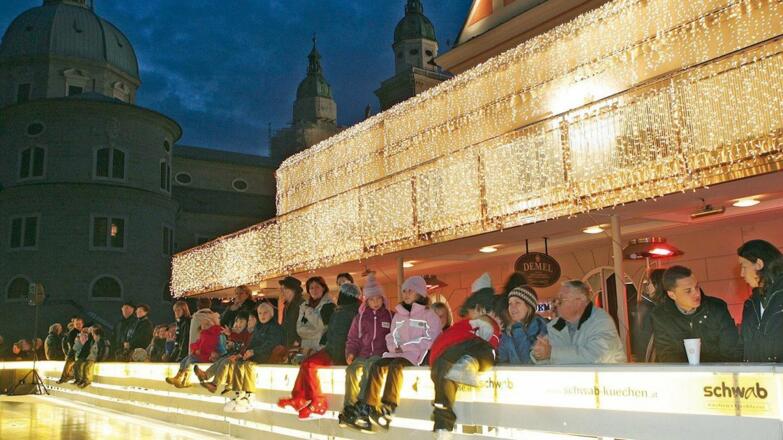 Eislaufen am Mozartplatz