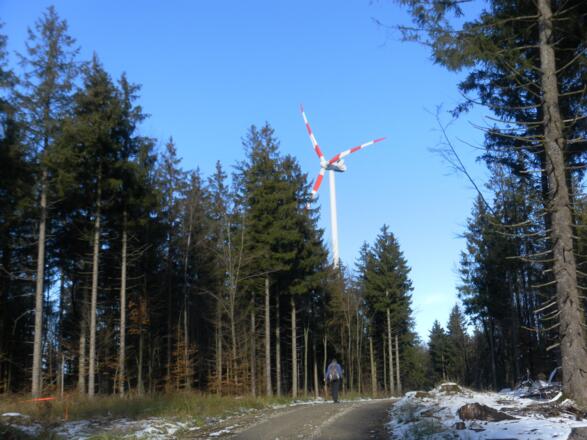 ostwärts zu den letzten Windrädern