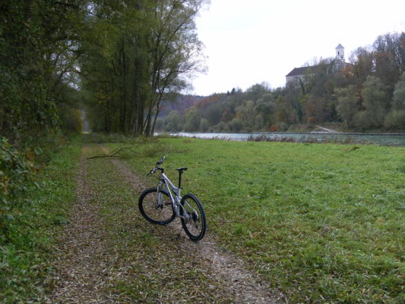 am Damm vor Raitenhaslach