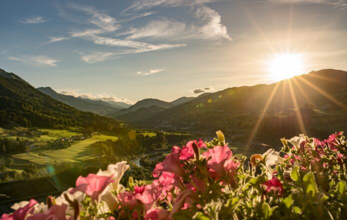 Sonnenuntergang im Alpendorf