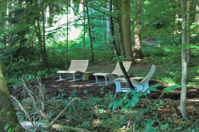 Station 8: Platz der Ruhe