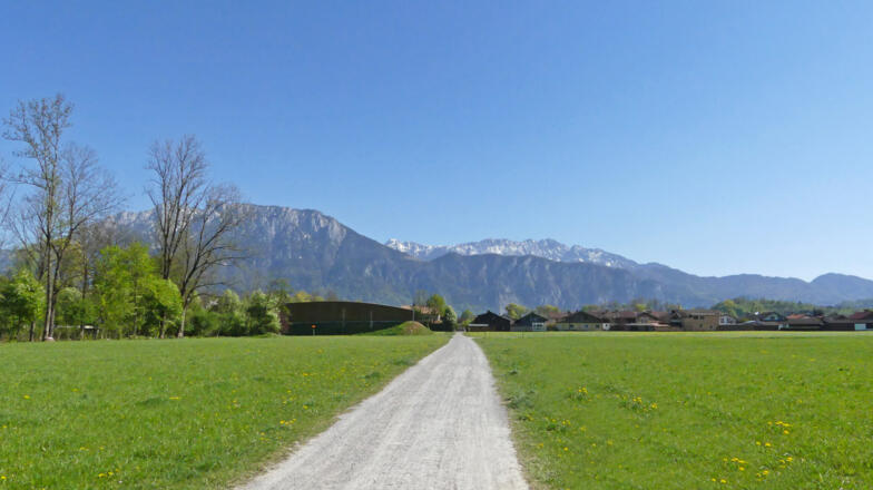 Thal Rundweg mit Blick auf das Kaisergebirge