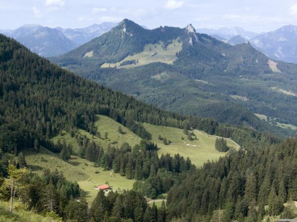 Ausblick von der Seitenalm zu Heuberg und Wasserwand