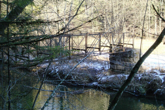 Überreste der einst mächtigen Soleleitung zwischen Berchtesgaden und Rosenheim.