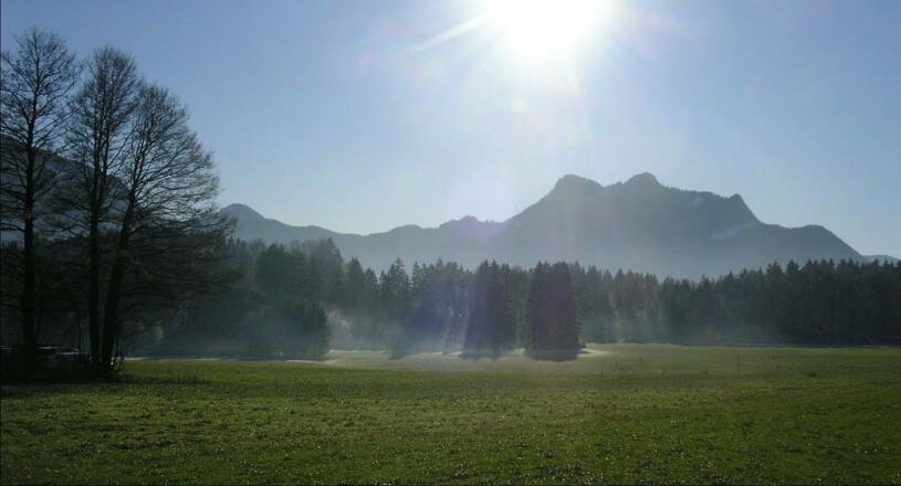 In der Samerberger Filz mit Blick auf den Heuberg