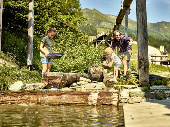 Familienvergnügen Goldwaschen Heimalm an der Mittelstation der Rauriser Hochalmbahn