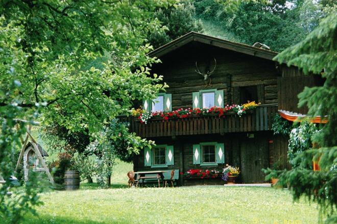 Garten mit Appartementhaus