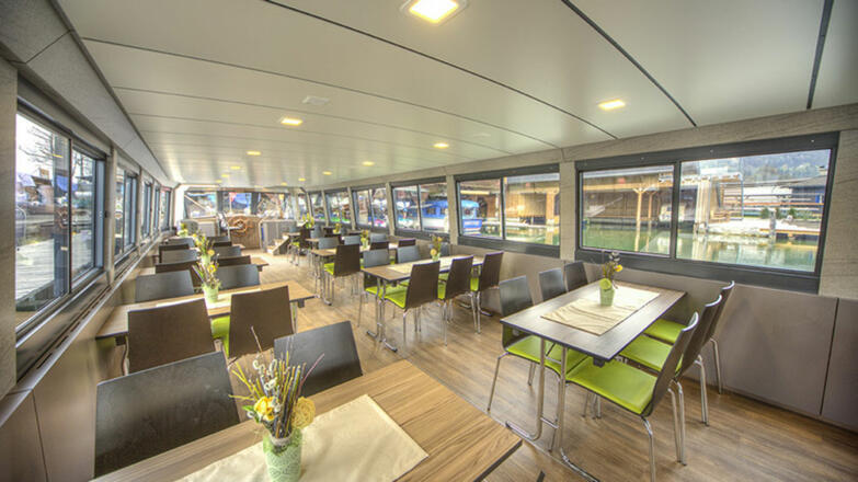 Schifffahrt Hemetsberger Schiff innen