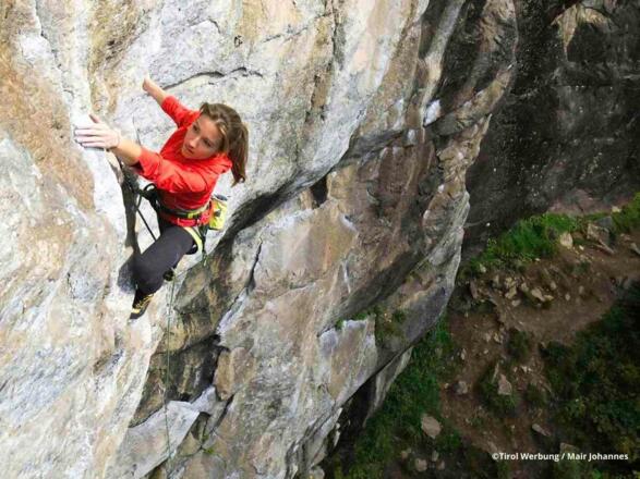 Adrenalinkick in der Felswand oder der Halle in der Region Wipptal