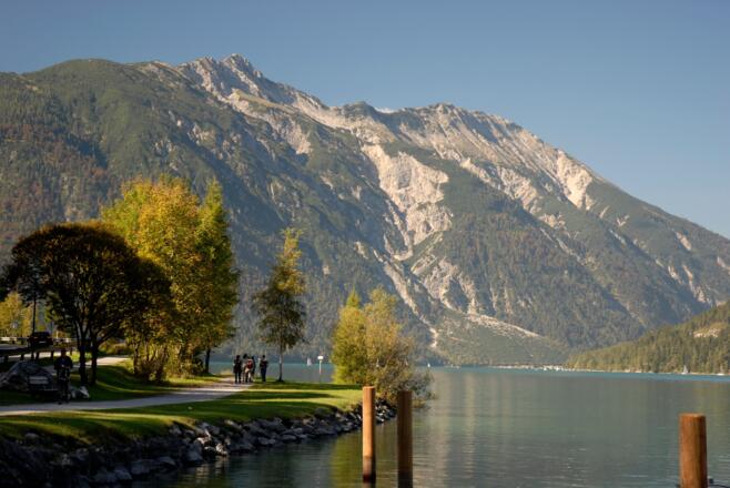 Achensee mit Seebergspitze (links) und Seekarspitze (rechts)