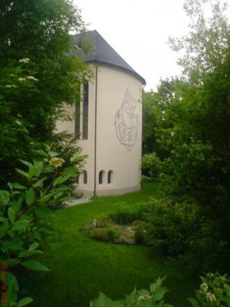 Garten hinter der Kirche